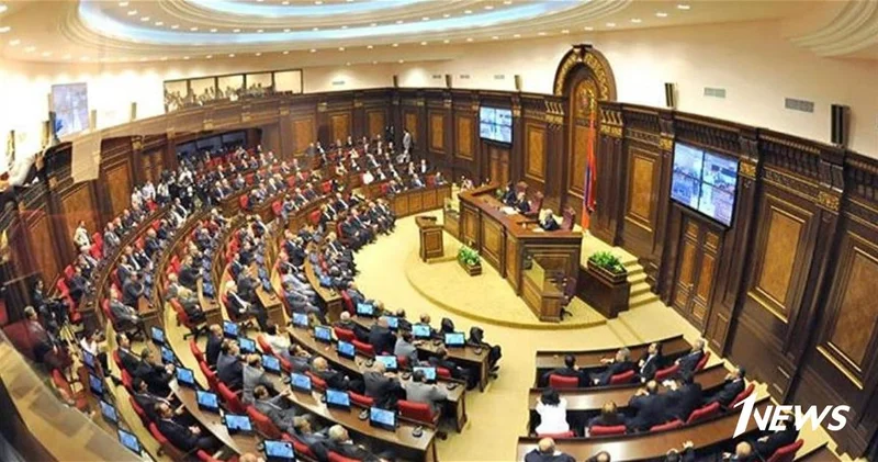 Парламент Армении одобрил сокращение срока военной службы