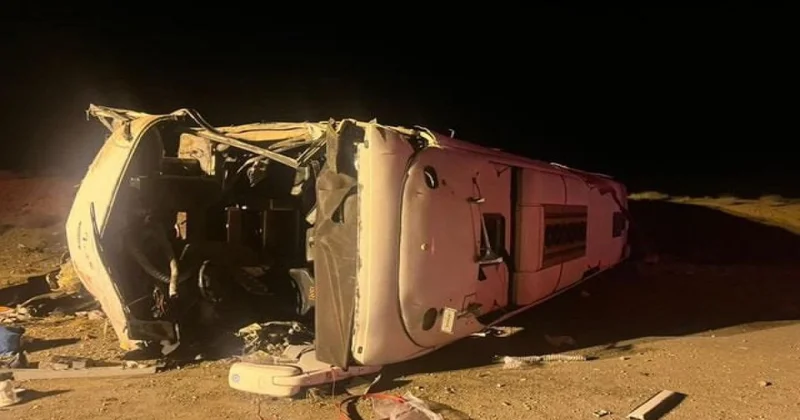 İranda avtobus minik maşını ilə toqquşaraq aşıb, 13 nəfər ölüb