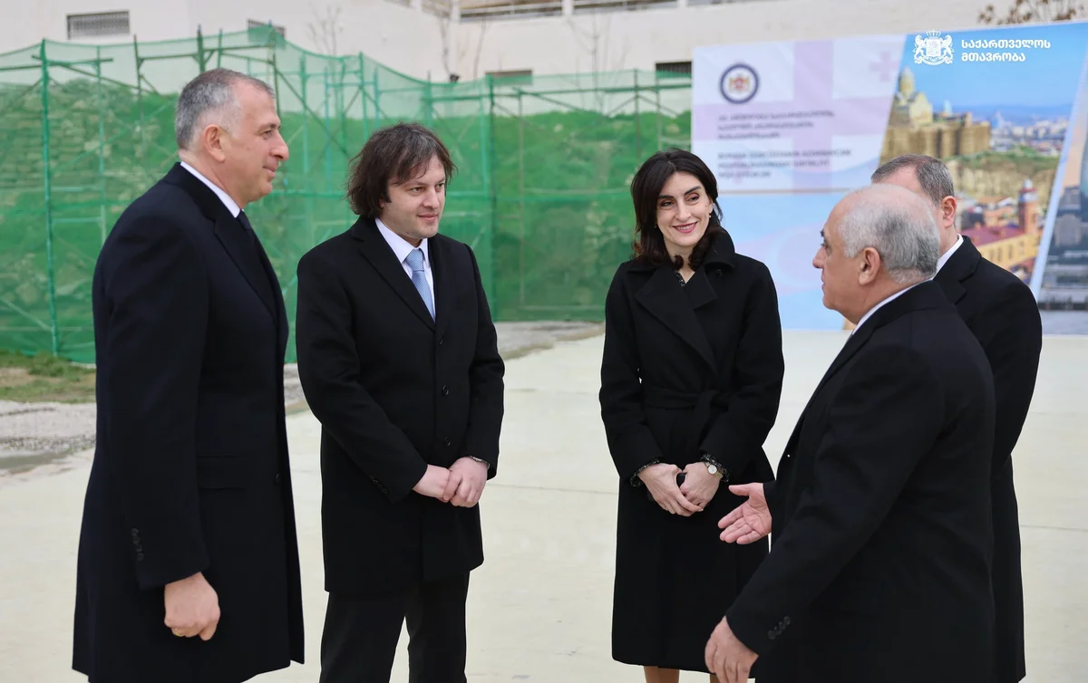 Azərbaycan və Gürcüstan Baş nazirləri yeni səfirlik binasının ərazisinə baxış keçiriblər FOTO