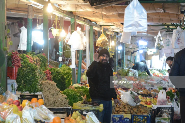 Nisyə dəftərinə göz dikən satıcı: “Bu pulları necə yığacam” Keşlə Bazarından REPORTAJ