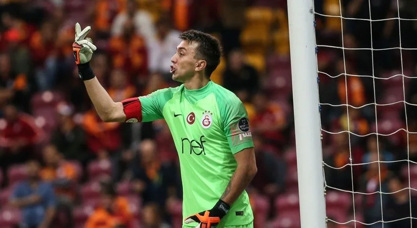 Muslera Qalatasaray ın heyətində Superliqada ən çox oyun keçirən iki futbolçudan biri olub