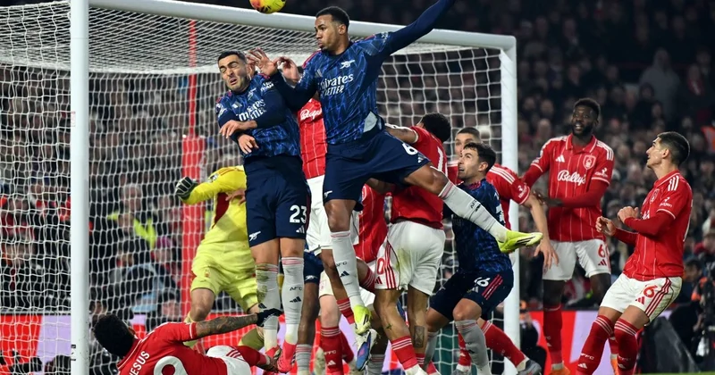 İngiltərə Premyer Liqası: Lider Arsenal büdrədi