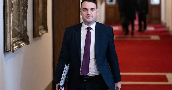 Министра иностранных дел Чехии обвинили в детском поведении из за гримас в парламенте