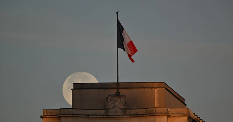 Paris NATO dan çıxmaq istəyir