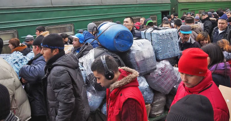 Rusiyada miqrantlardan deportasiya pulu ödəmək tələb edilir