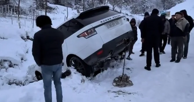 Qəbələ Laza yolunda qəza “Rang Rover” qara aşdı