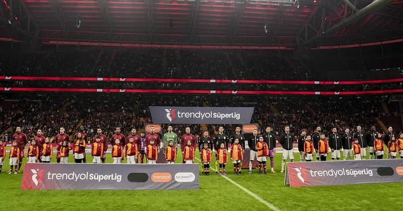 Qalatasaray azarkeşləri rəhbərliyi istefaya çağırıb