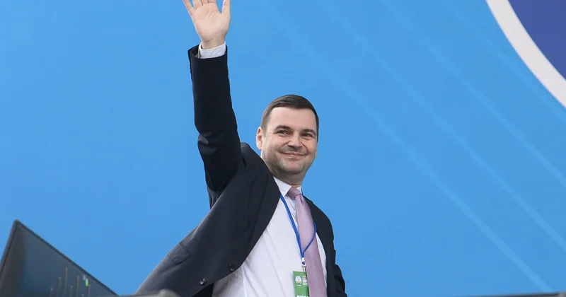 Çexiya xarici işlər naziri Petr Matsinka üzünü turşutduğuna görə tənqid olundu