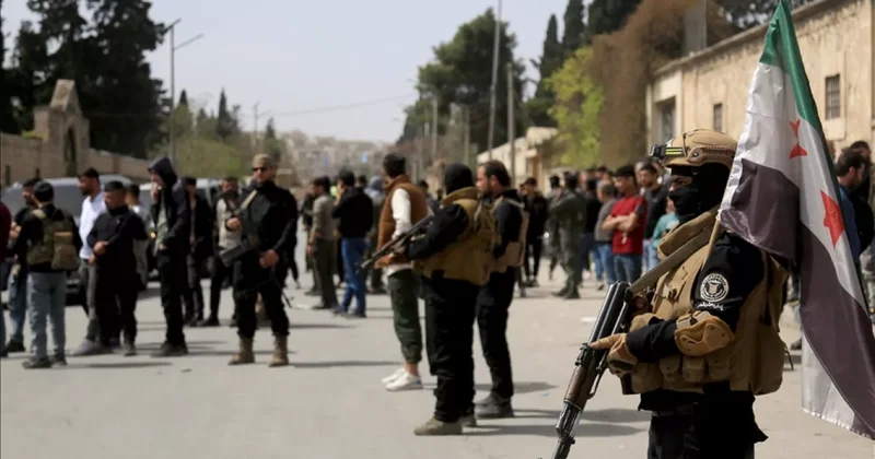 В Дейр Хафире и Мескене сняли флаги PKK/SDG: сирийская армия восстановила контроль ВИДЕО