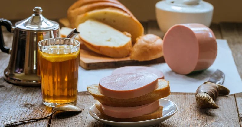 Həkim hər gün kolbasa yeyənlərə xəbərdarlıq etdi