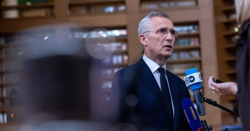 Столтенберг призвал вести диалог с Россией как с соседом ФОТО