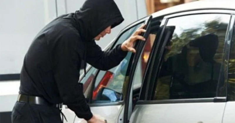 Oğurladığı maşını qoyub qaçdı