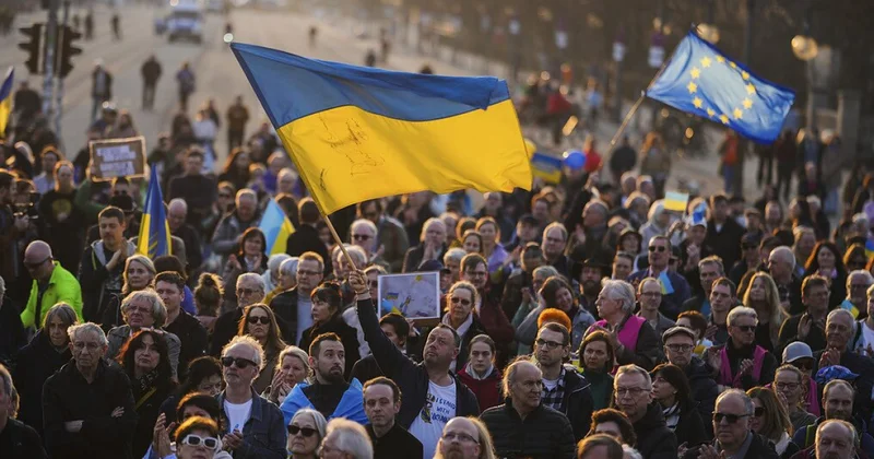 Сколько украинцев хотят мира с Россией?