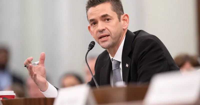 Глава NASA обсуждал перспективы ускорения программы высадки на Луну