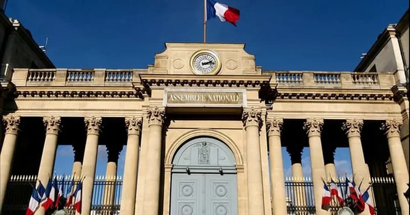 Французский парламент рассматривает инициативу выхода из НАТО