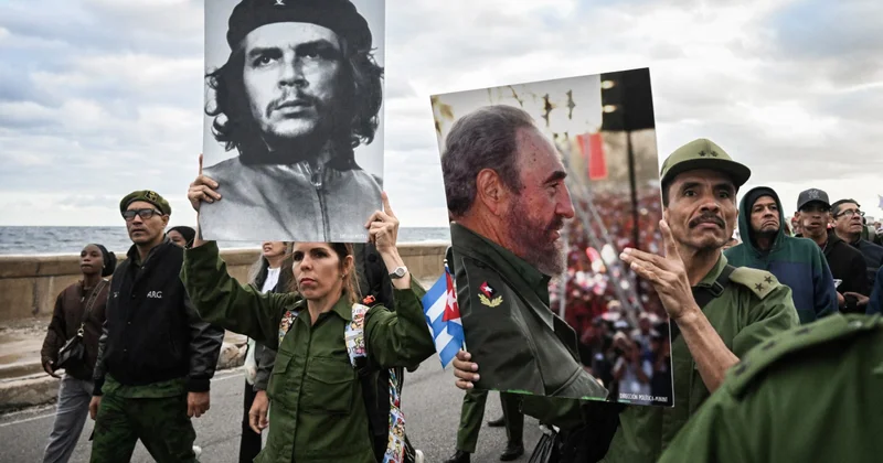 Протестующие вышли с портретами Фиделя и Че объектив