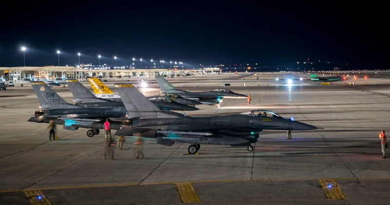 ABŞ İran yaxınlığına qoşun toplayır