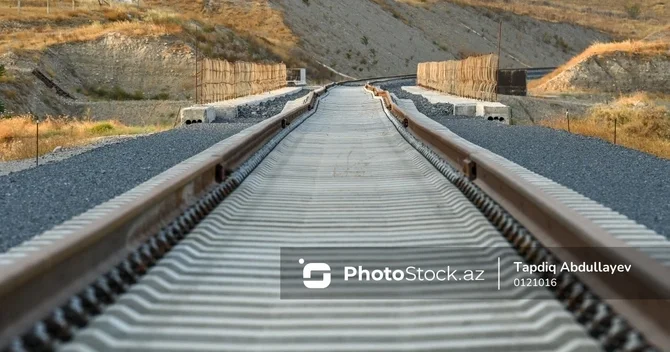 Sədərəkdə tarixi görüş: Bakıdan İrəvana qatar xətti açılacaq?