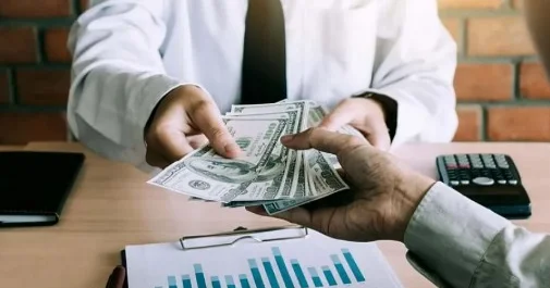 Varlılar borcdan necə fərqli istifadə edir?