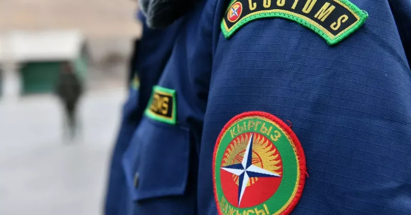 Сотрудник ГТС Кыргызстана будет проверять перевозчиков на границе с РФ