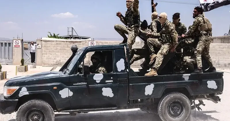 Suriya ordusunun bölmələri Tabqaya daxil olaraq silahlı dəstələri mühasirəyə alıb