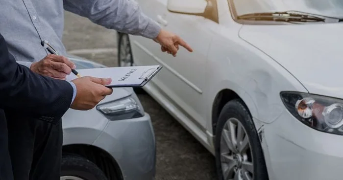 Parkinqdə avtomobilə dəymiş zərəri kim QARŞILAMALIDIR? HÜQUQİ İZAH