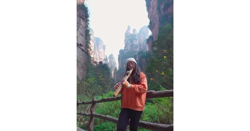 Необычное исполнение на флейте среди загадочных гор в Китае ВИДЕО