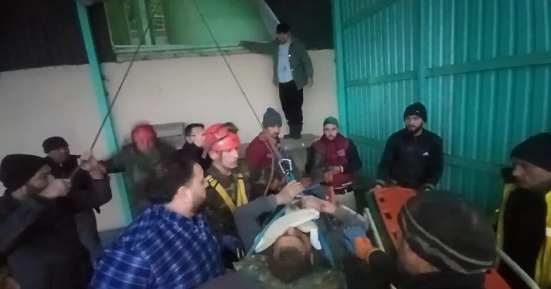 Xaçmazda istehsalat sexində yıxılan şəxs xilas edilib FOTO