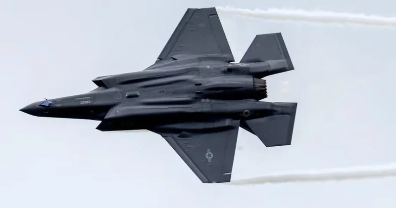 Дания и Франция провели тренировочные полеты F 35 в Арктике