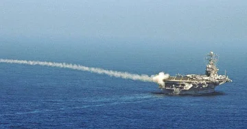 ABŞ Trampın qərarını gözləyərək İrana təyyarədaşıyan gəmi yerləşdirir...