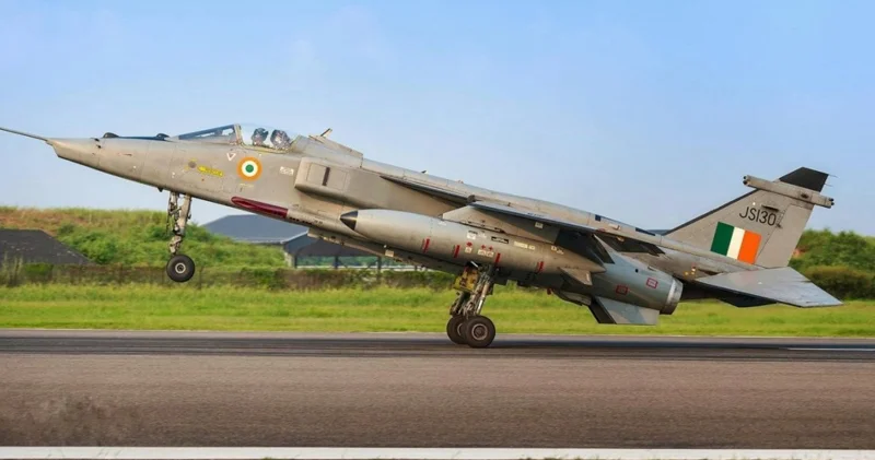 Hindistan dünyada heç kimin istəmədiyi 60 yaşlı təyyarələri alır: Məqsəd nədir?