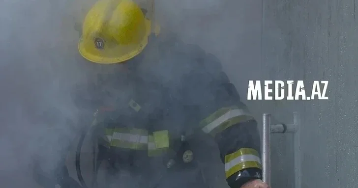 В Сумгайыте горит аптека