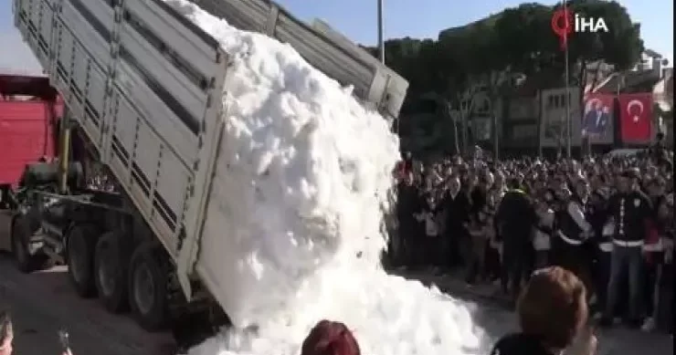 Uşaqlara 3 maşın qar HƏDİYYƏ: 14 ildir görmürdülər VİDEO