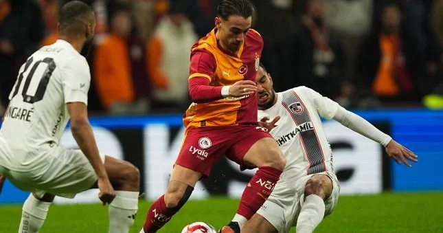 Qalatasaray heç heçə etdi, Başakşehir qalib gəldi