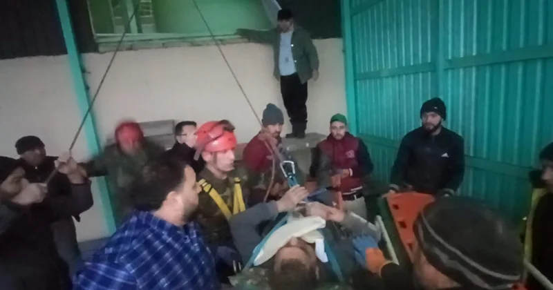 Спасен рабочий, упавший на 6 метровую глубину Minval Politika