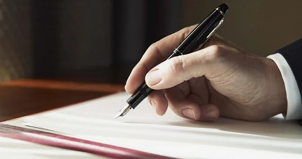 Maaşlarla bağlı YENİLİK Qanun təsdiqləndi