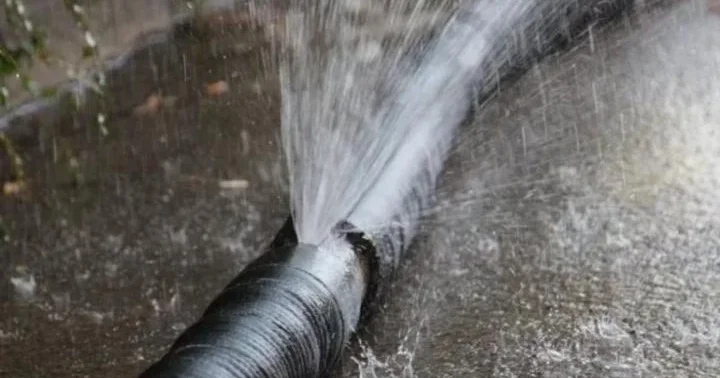 В Ени Гюнешли из за аварийных труб вода не доходит до квартир