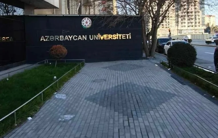 Bakıda universitetin adı piyadaların yolunu kəsir