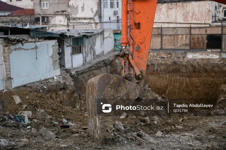 В Баку под снос пойдут сотни аварийных зданий: как это отразится на рынке жилья?