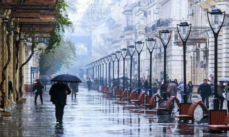 Во вторник в Баку пасмурно и дождливо, в регионах мороз