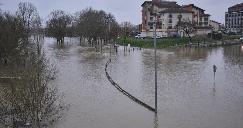 Во Франции затопило больше 100 тысяч гектаров