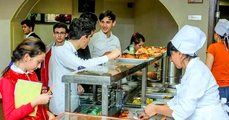 Məktəbdə kütləvi zəhərlənmə: Qidaya infeksiya düşüb! Pediatr