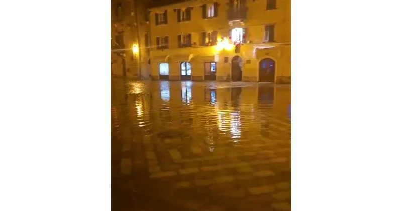 Мощный шторм вызвал проливные дожди на Балканах ВИДЕО