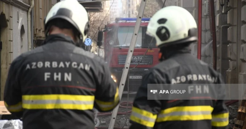 Bakının mərkəzində binada yanğın nəzarət altına alınıb, sakinlər təxliyə edilib, xəsarət alan var FOTO VİDEO YENİLƏNİB 2