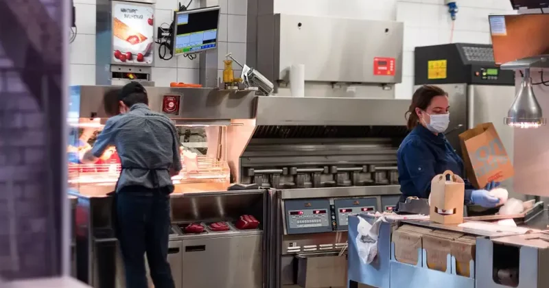 В Минтруда Казахстана прокомментировали скандал вокруг Burger King Kazakhstan
