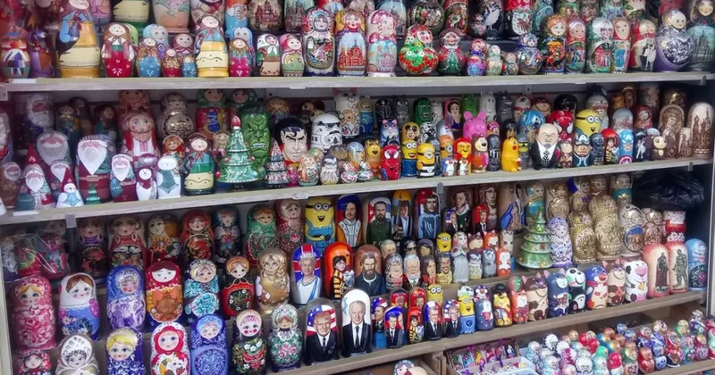 Гражданина Эстонии задержали при попытке доставить из России матрешек