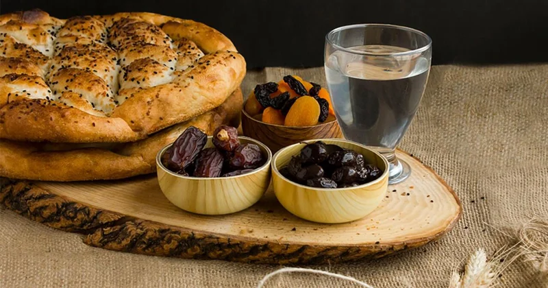 Oruc tutan qadınların NƏZƏRİNƏ: Makiyaj etmək olarmı? KONKRET