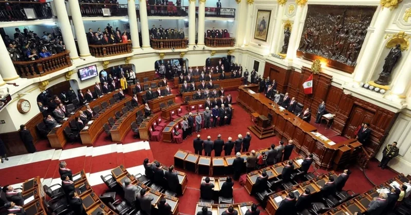 Парламент Перу определит нового президента 18 февраля