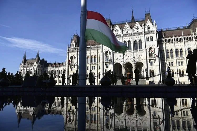 Macarıstan Ukraynaya hərbi yardımın artırılmasına qarşı çıxacaq