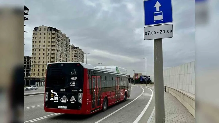 Bu küçə və prospektlərdə çəkilən avtobus zolaqları etiraza səbəb oldu Rəsmi qurum HƏRƏKƏTƏ KEÇDİ KONKRET